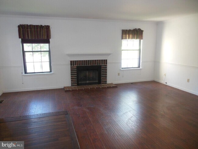Building Photo - 291 McIntosh Rd