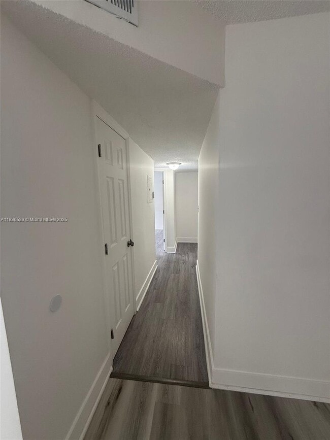 Foto del edificio - 5421 W 24th Ave