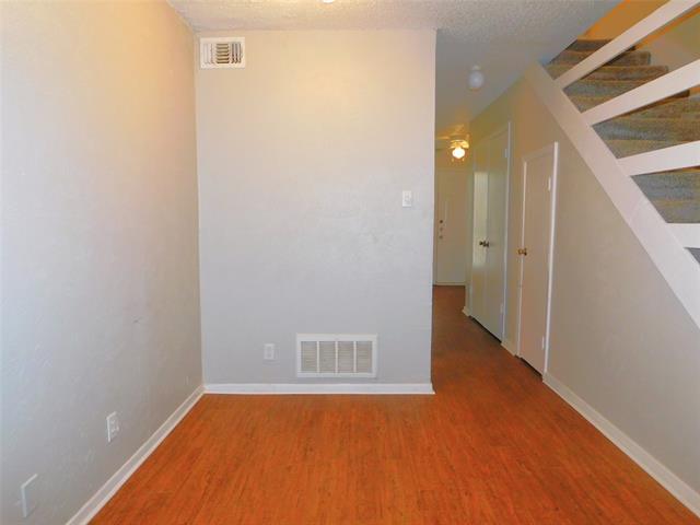 Building Photo - 1911 Kingswood Ct