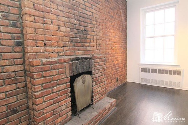 Building Photo - 456 W 23rd St
