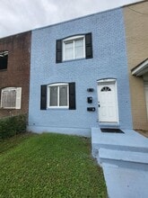 Building Photo - 915 Jack St