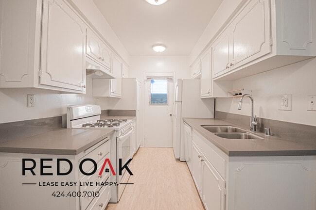 Building Photo - 1221 Amherst Ave