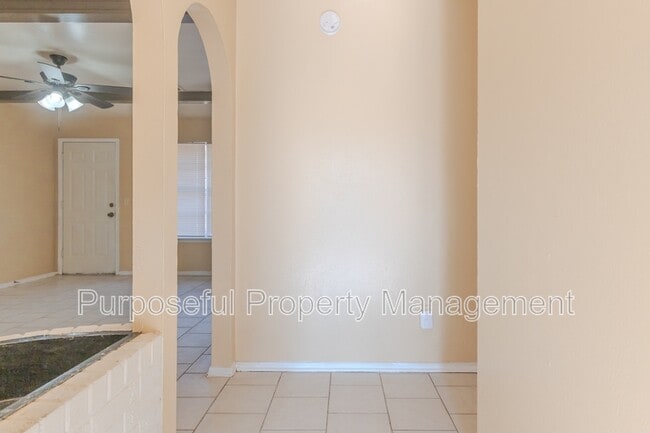 Building Photo - 809 Meadowgreen Dr