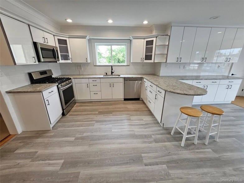 Foto principal - 357 Hicksville Rd