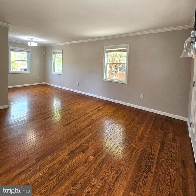 Building Photo - 2214 Arlington Terrace