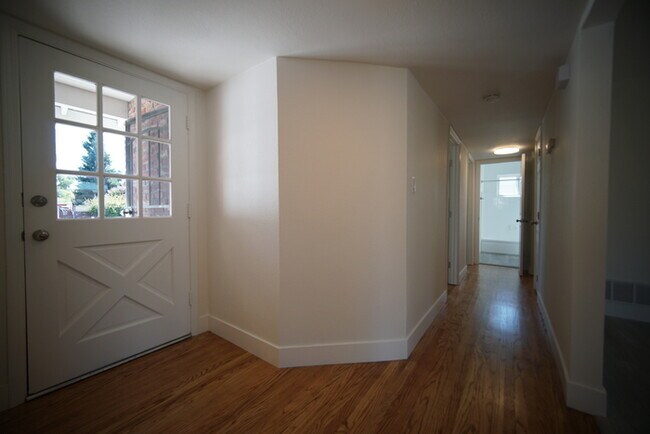 Foto del edificio - Beautifully remodeled 3 bedroom, 2 bathroo...