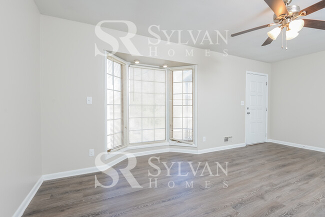 Building Photo - Updated 3 bedroom home!