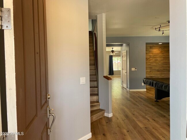 Building Photo - 5523 W Molly Ln