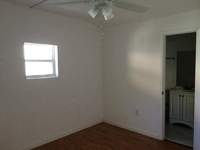 Building Photo - 460 NE 76th St