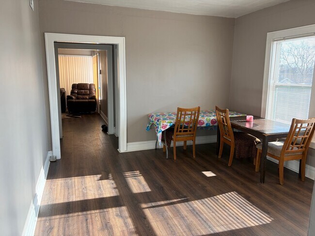 Foto del edificio - 10226 S Vernon Ave