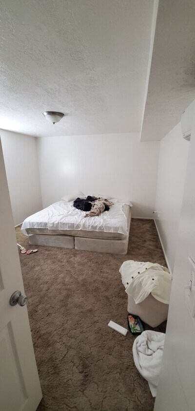 Building Photo - Contract Sale! 1 bed, 1 bath apartment south of BYU
