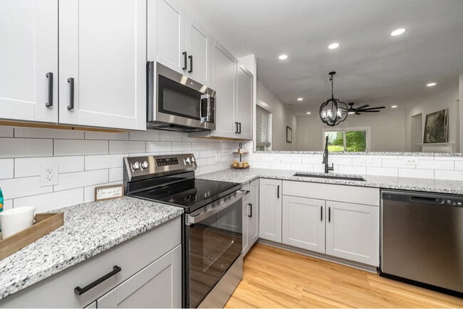 Building Photo - 2001 Turtle Point Dr