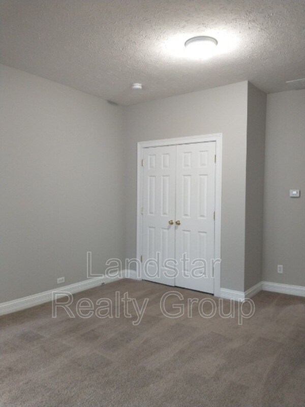 Building Photo - 514 Lilly Ave