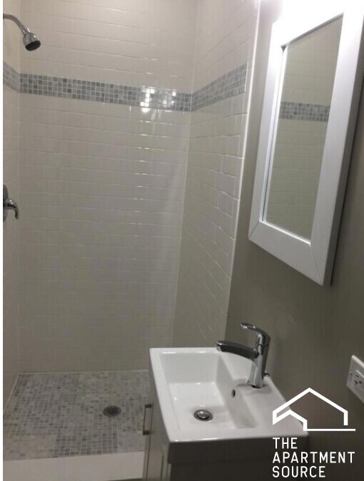 Foto del edificio - 2449 N Ashland Ave