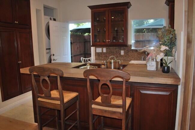 Foto del edificio - 20141 Orchid St