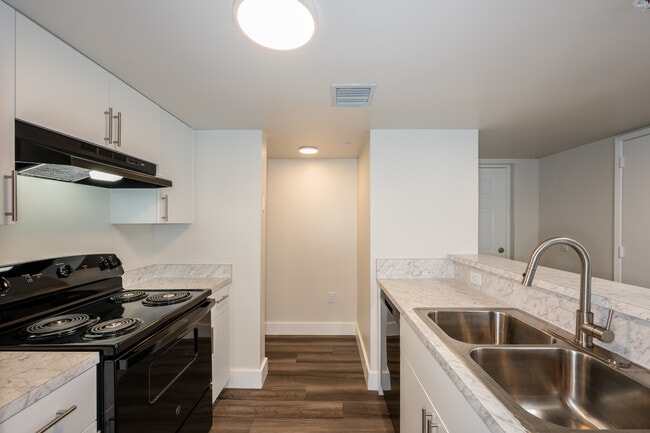2 habitaciones, 2 baños, 898 pies cuadrados. - Ernie Martin Villas
