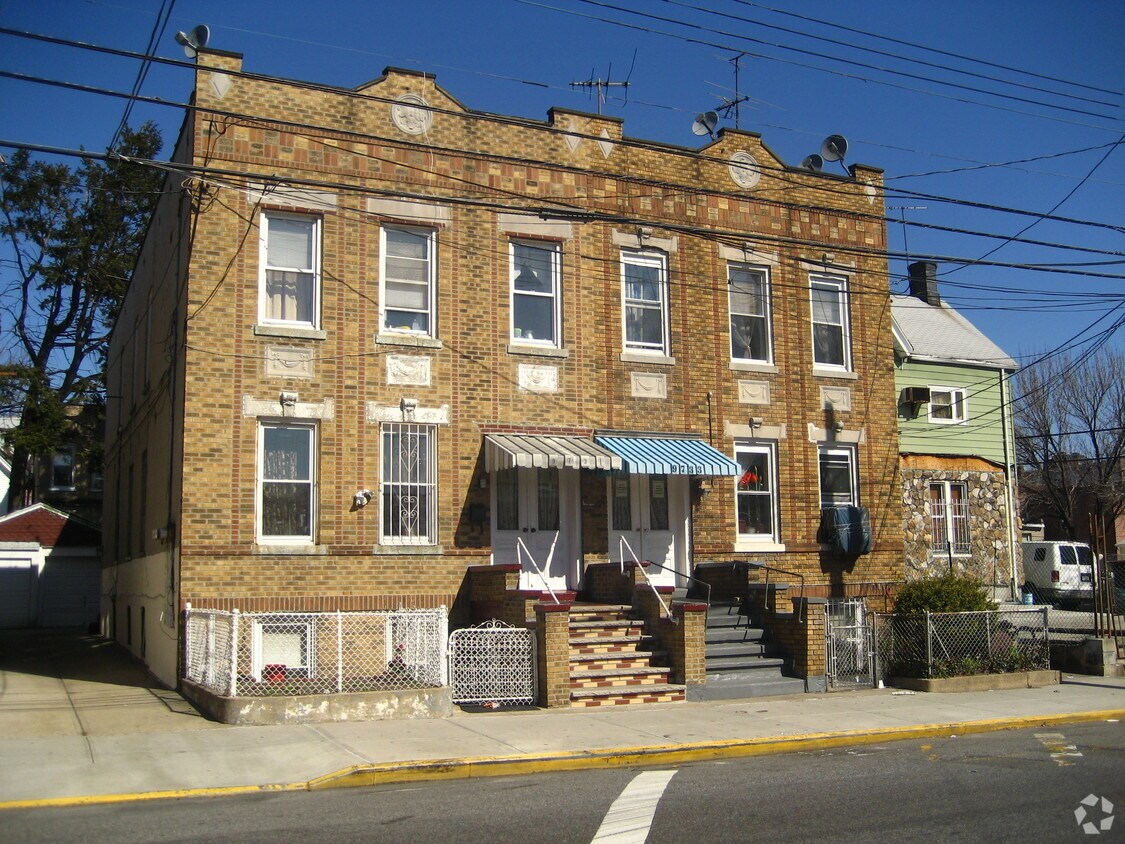 Primary Photo - 97-31 43rd Ave