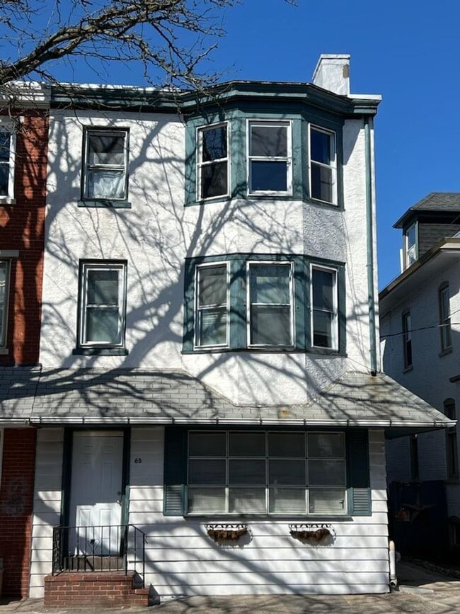 Building Photo - 65 King St