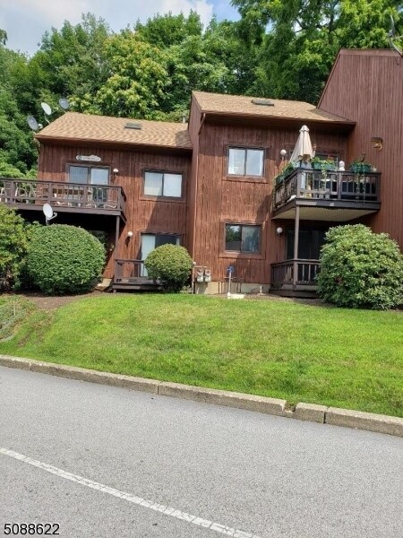 Primary Photo - 14 Stonehill Dr