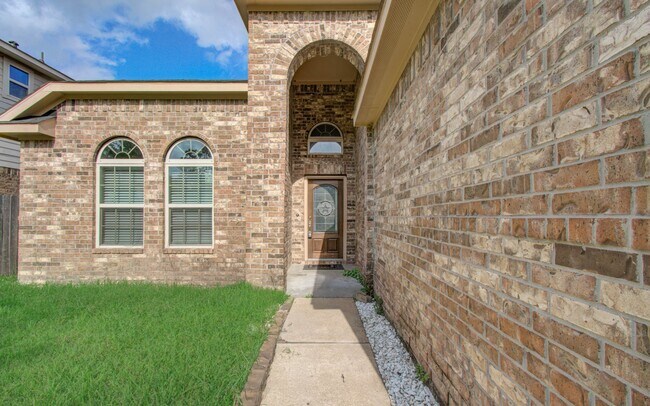 Foto del edificio - 15702 Whisper Woods Dr