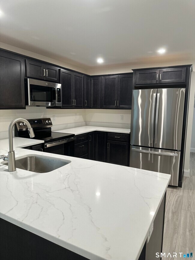 Foto del edificio - 309 Flanders Rd