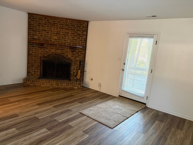 Building Photo - 214 Bramble Ct