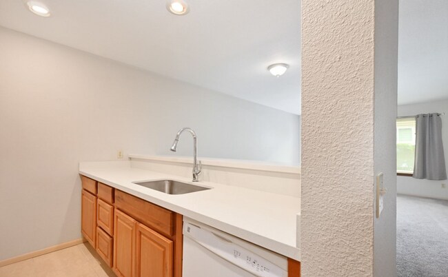 Building Photo - Sophistication and Comfort in this 1-bedro...