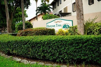 Building Photo - 9726 Hammocks Blvd