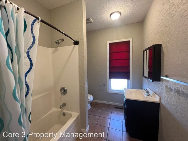 Building Photo - 3 br, 1 bath House - 203 S Livergood
