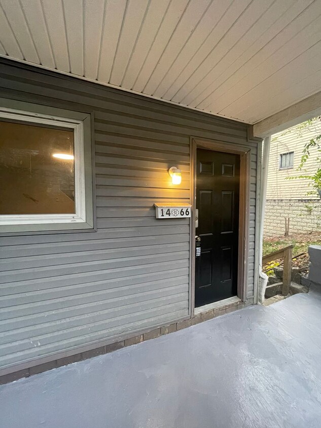 Primary Photo - Modern 3 bed, move in ready! Section 8 Acc...