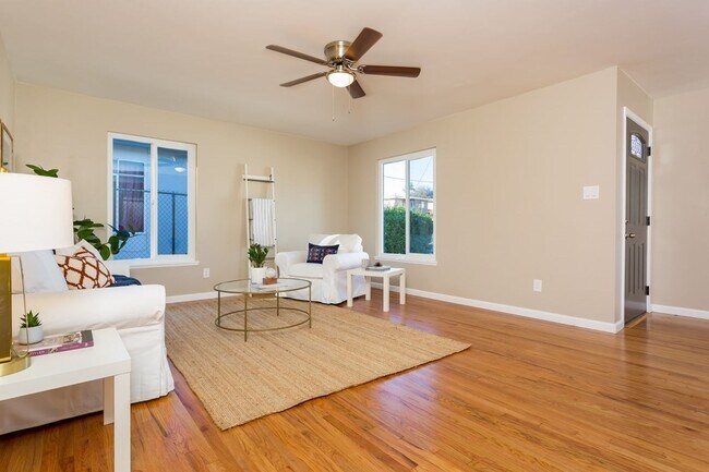 Foto del edificio - PARADISE HLLS BEST KEPT SECRET !!!3 BEDROO...