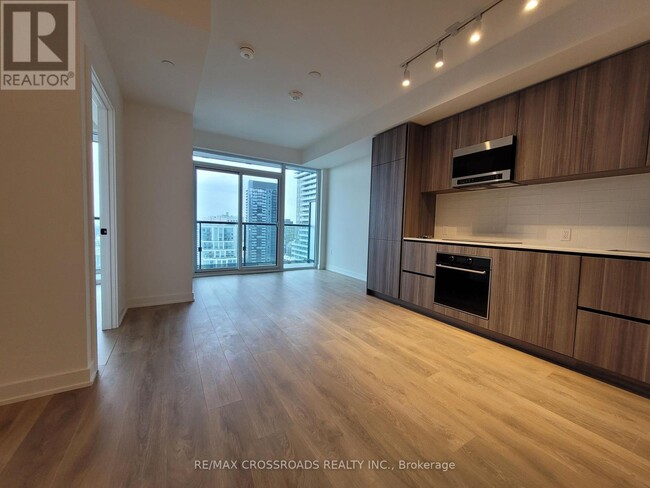 Photo du bâtiment - 127-2127 Broadway Ave