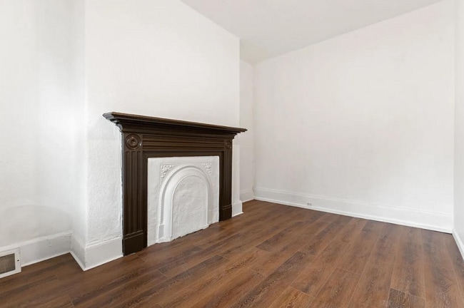 Building Photo - BLACK FRIDAY DEAL! SCORE 50% OFF 1ST MONTH'S RENT IF SIGNED BY NOV. 28! Beautiful 2 Bedroom home ...