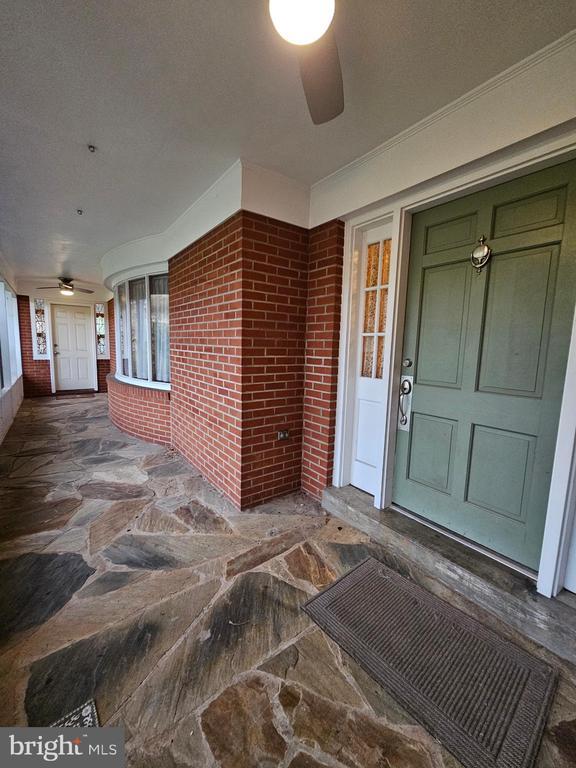 Building Photo - 615 Villa Ave