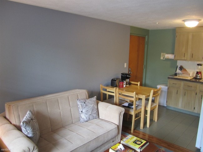 Building Photo - 99 Pleasant St