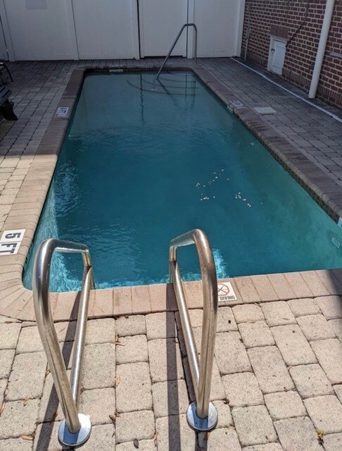 pool - 219 4th St N
