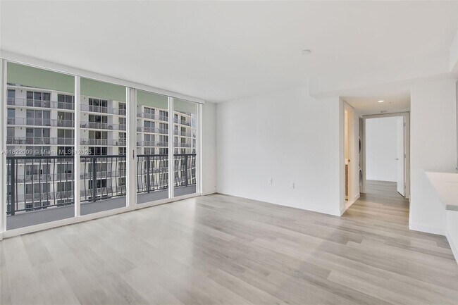 Foto del edificio - 1756 N Bayshore Dr