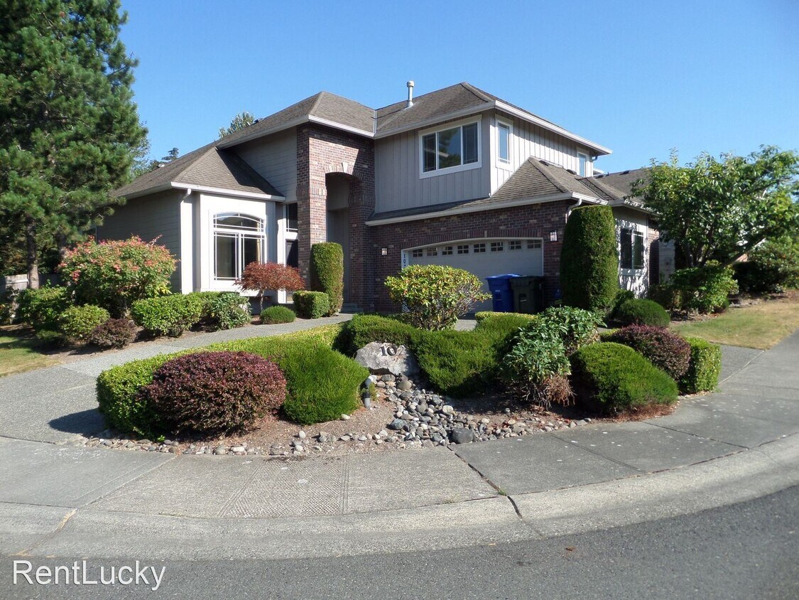 3 br, 2.5 bath House 102 243rd Pl SE House Rental in Sammamish, WA