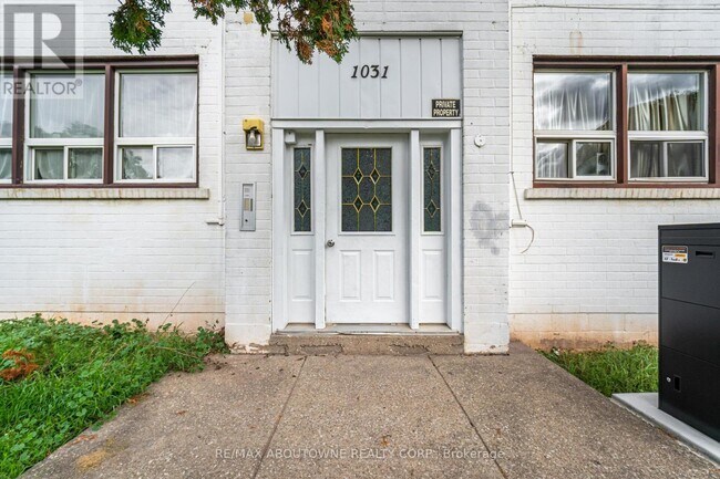 Photo du bâtiment - 1031 Churchill Ave