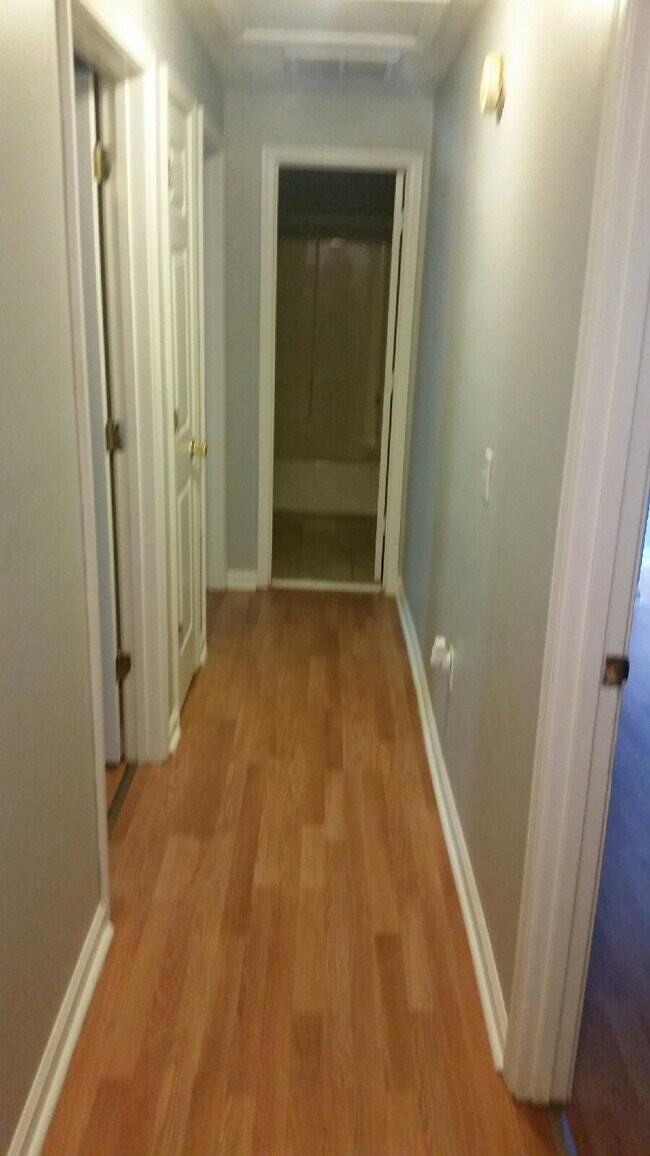 Building Photo - 2401 Leeward Ct