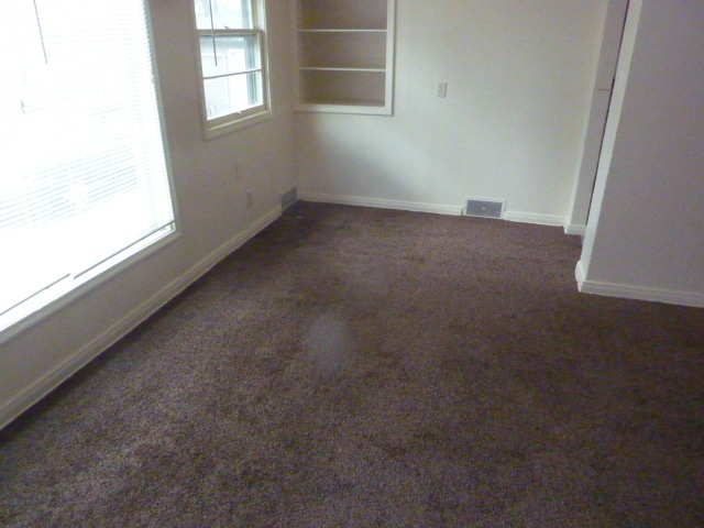 Building Photo - Duplex With Lots Of Room