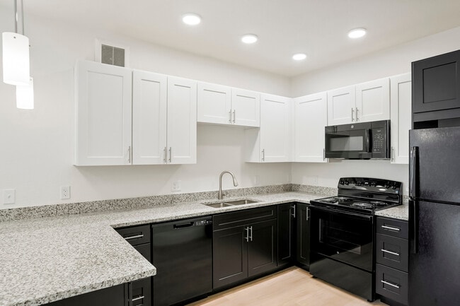 Photo - 2960 Hawthorn Ave Apartment