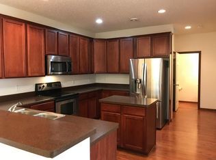 Foto del edificio - 900 Willow Glen Dr