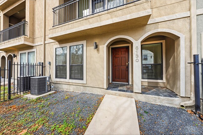 Building Photo - 6130 Hamman St