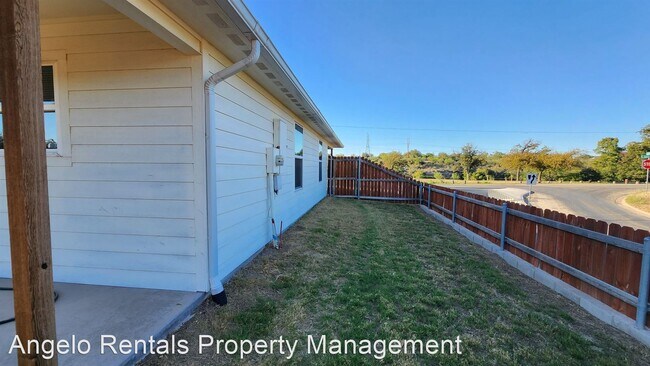 Foto del edificio - 3 br, 2 bath House - 1202 S Concho Park Dr