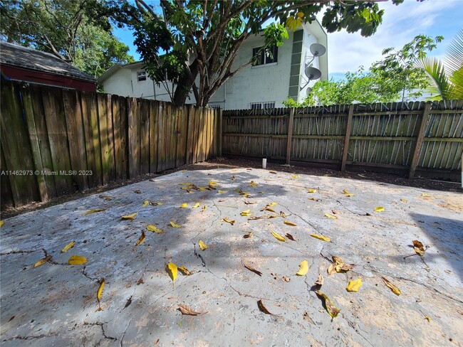 Building Photo - 5545 NE Miami Pl
