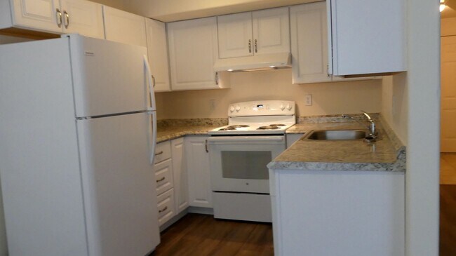 Photo - 3 Bed 2.5 Bath Townhome Near Fairview Village