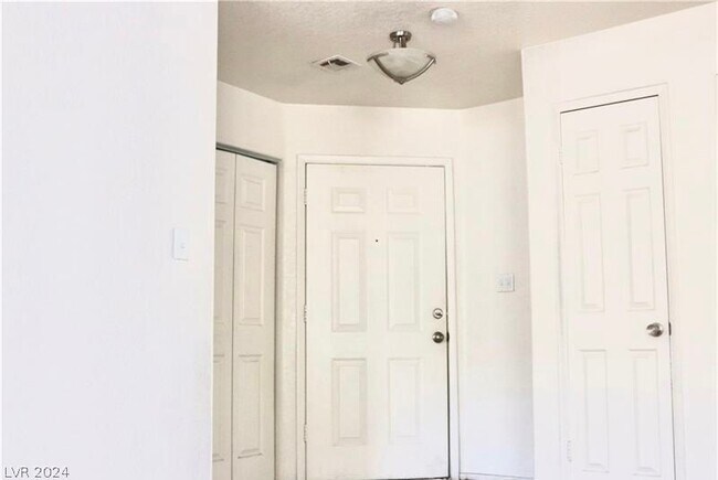 Building Photo - 5020 S Rainbow Blvd