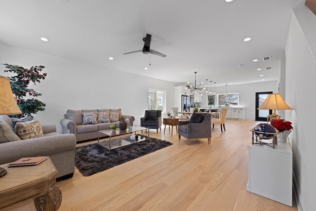 Foto del edificio - 1522 N Leamington Ave