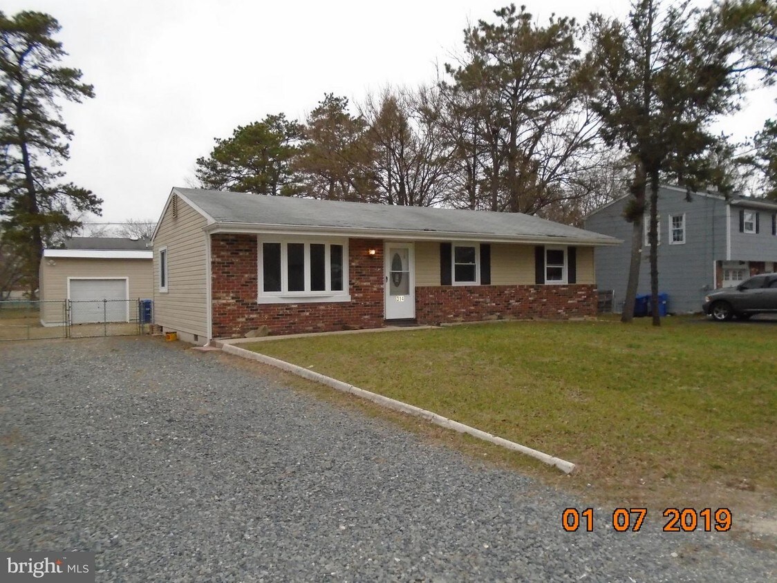 314 Iriquois Trail, Country Lake Estates, NJ 08015